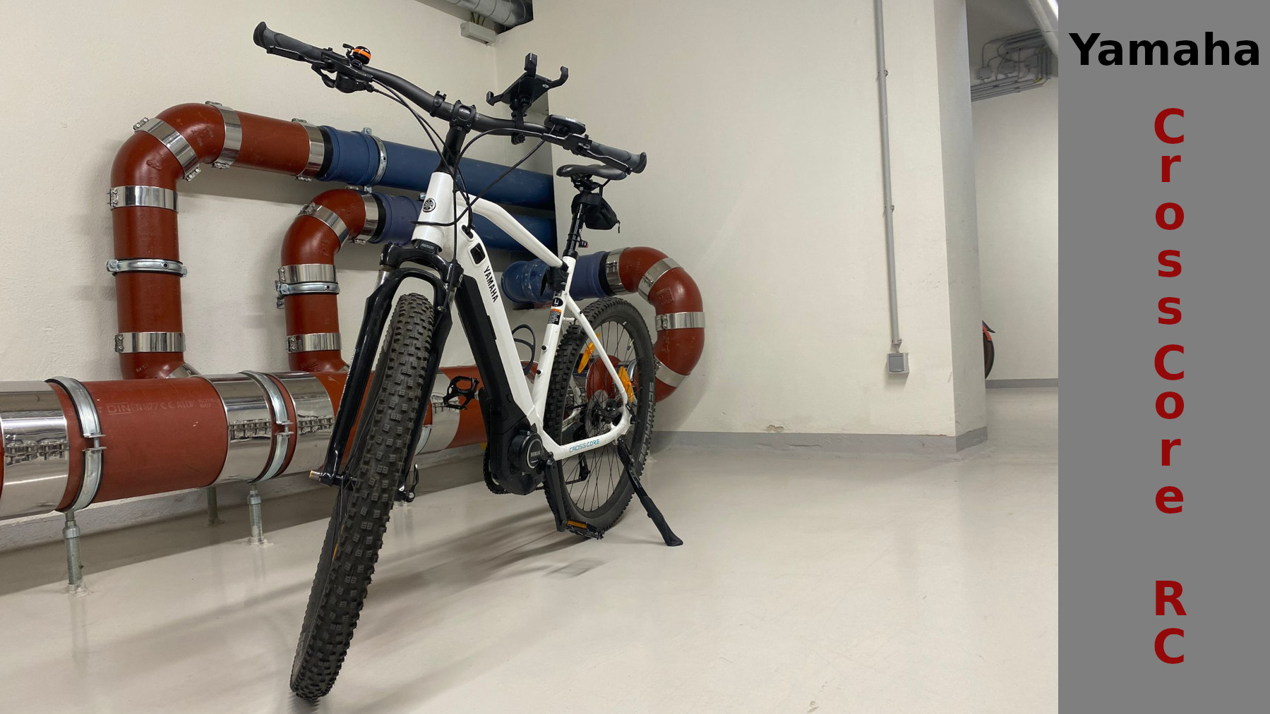 Yamaha CrossCore RC Elektrofahrrad in einem Raum